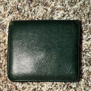 Louis Vuitton Taiga wallet